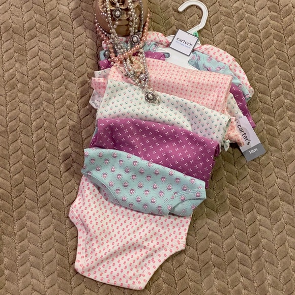 NWT!!👶Carter’s Baby Girls Print 5pk 18m onesies👶 - Picture 4 of 7